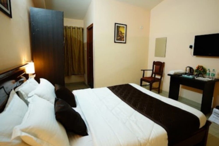 Room 5 of 9