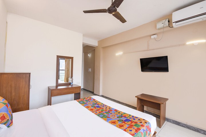 Room 10 of 34