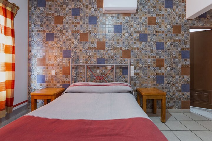 Room 32 of 103