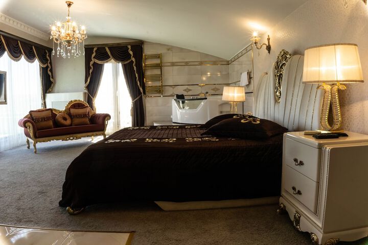 Room 13 of 43