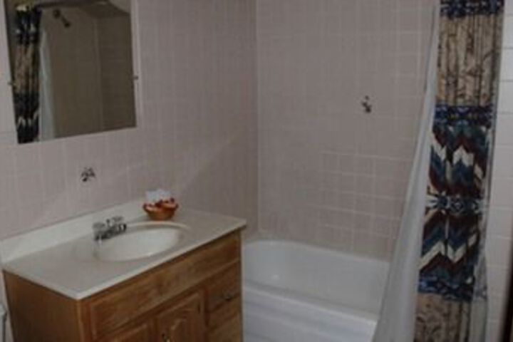 Room 28 of 182