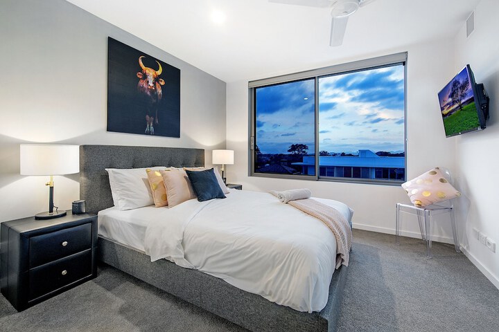 Room 2 of 108