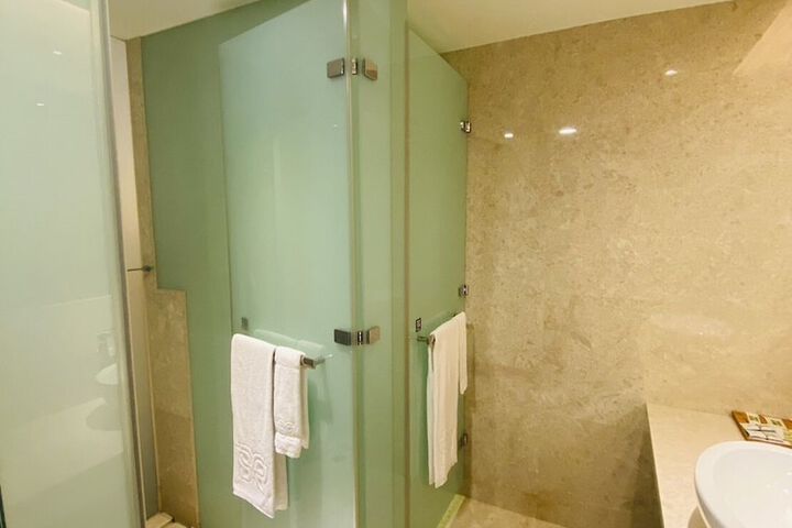 Room 12 of 28
