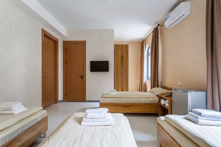 Room 11 of 33