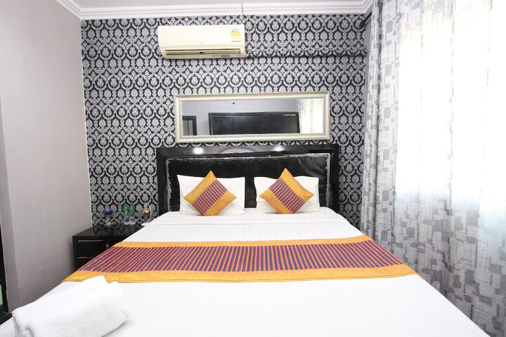 Room 16 of 31