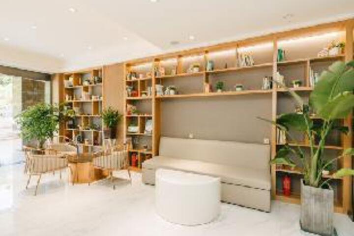 Helen Hotel (Chengdu East Station Sichuan Normal University Branch)