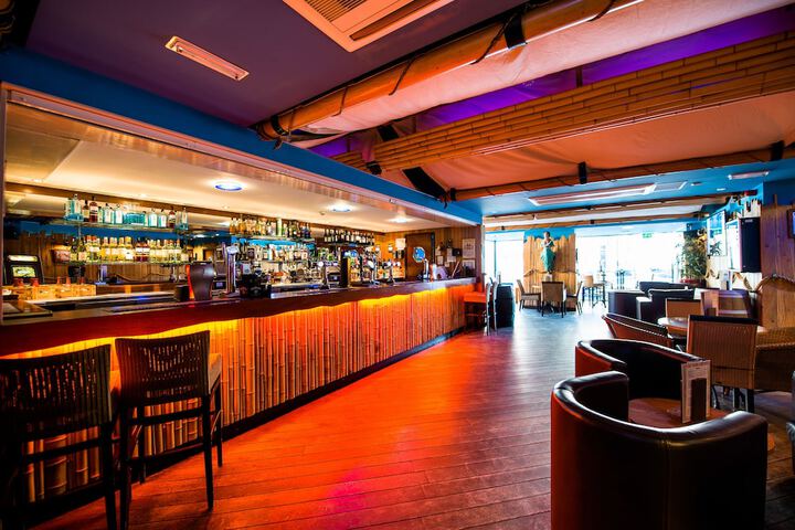 Lounge 93 of 102