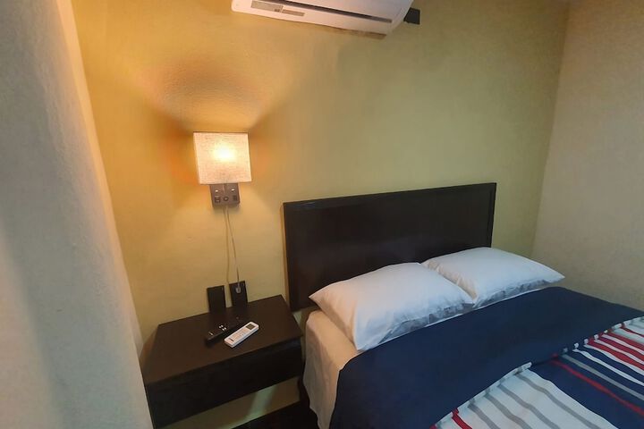 Room 4 of 140