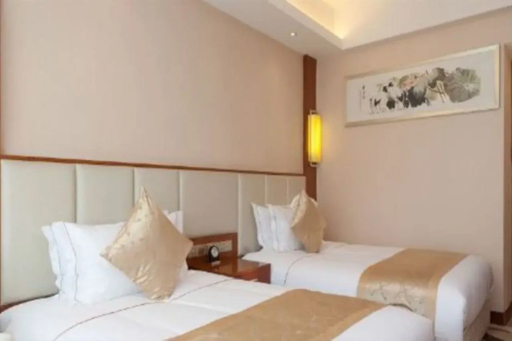 Room 3 of 8
