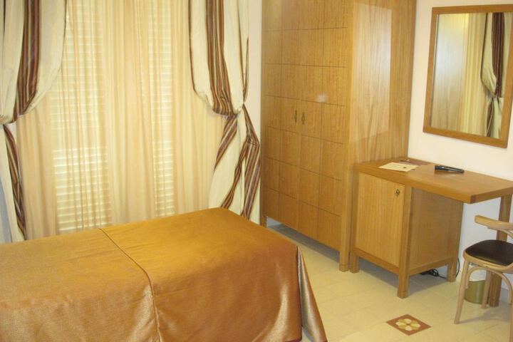 Room 26 of 42