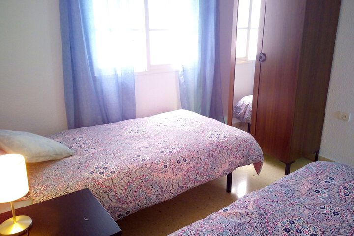 Room 2 of 33