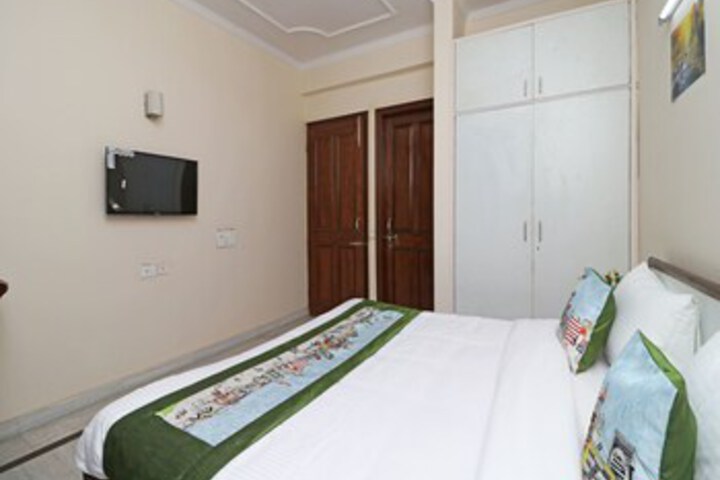 Room 18 of 24