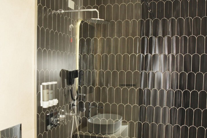 Room 8 of 9