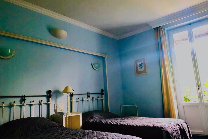 Room 9 of 49