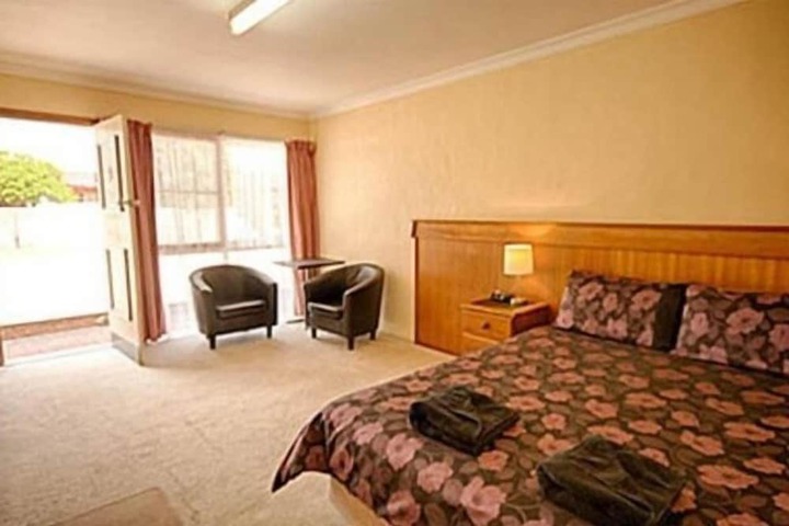 Room 12 of 28