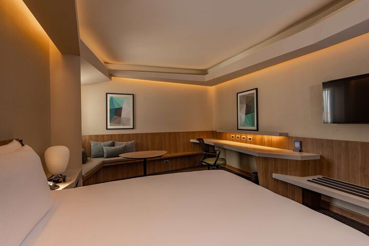 Room 15 of 77