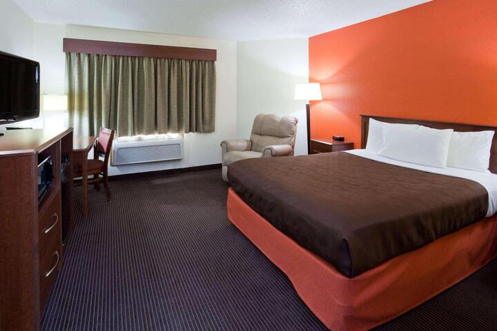 1 King Bed (7 of 13)