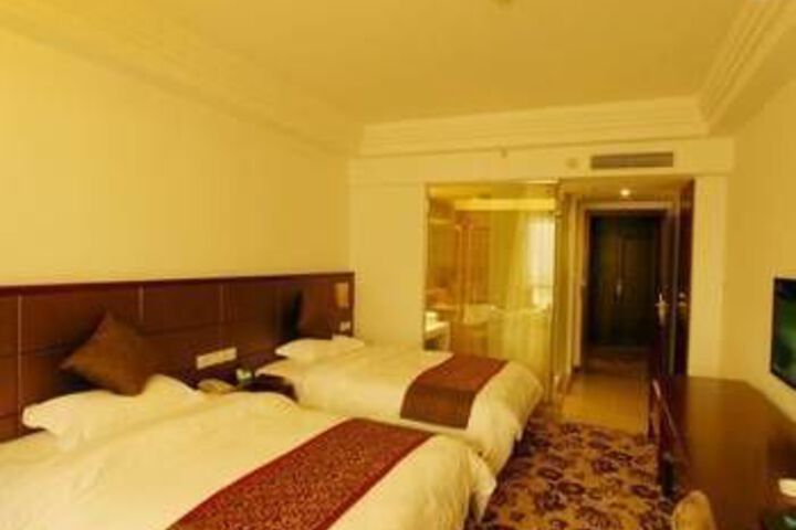 Room 13 of 16