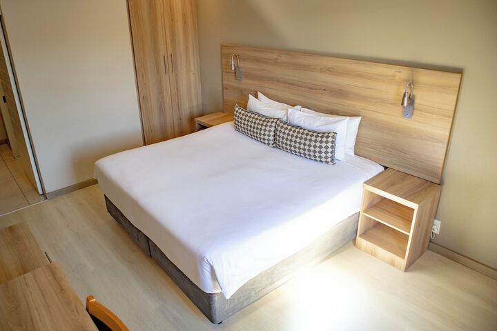 Room 4 of 15