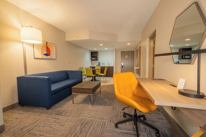 2 Queen Beds Suite (11 of 13)