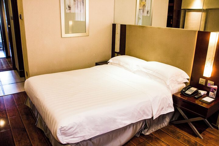 Room 4 of 6