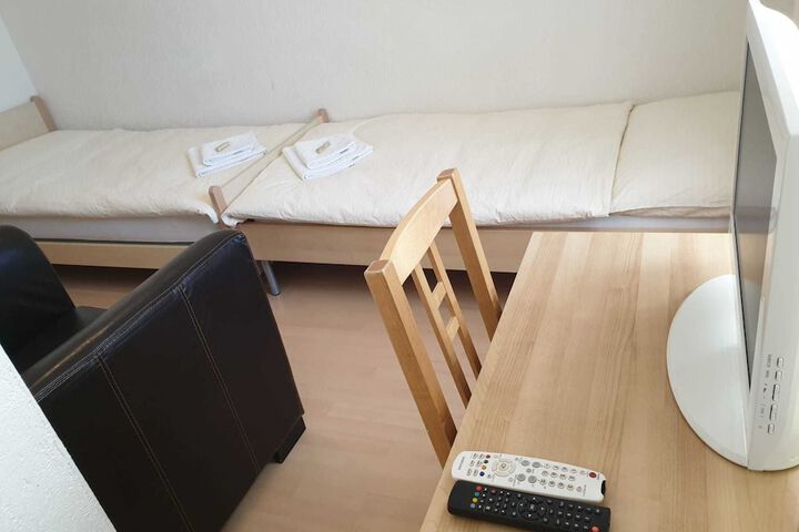 Room 13 of 28