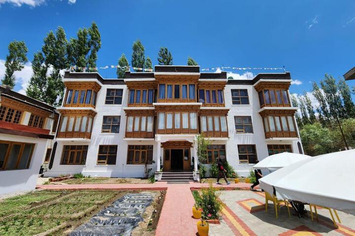 Hotel Karzoo Palace