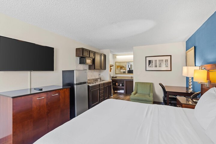 Room 32 of 70