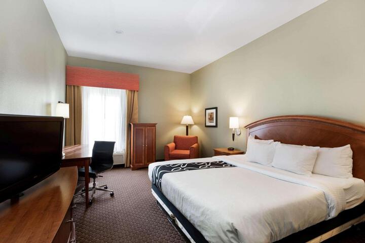 1 King Bed Deluxe Mobility Accessible (1 of 15)