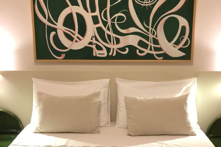 Room 13 of 37