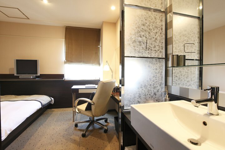 Room 5 of 38