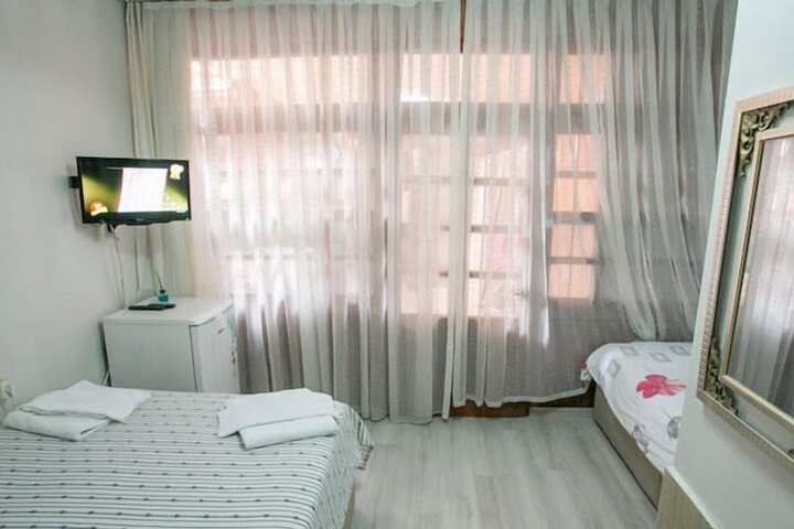 Room 10 of 27
