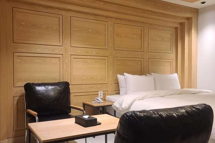 Room 2 of 15