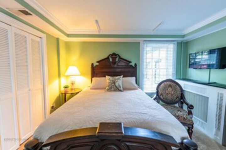 Room 185 of 253