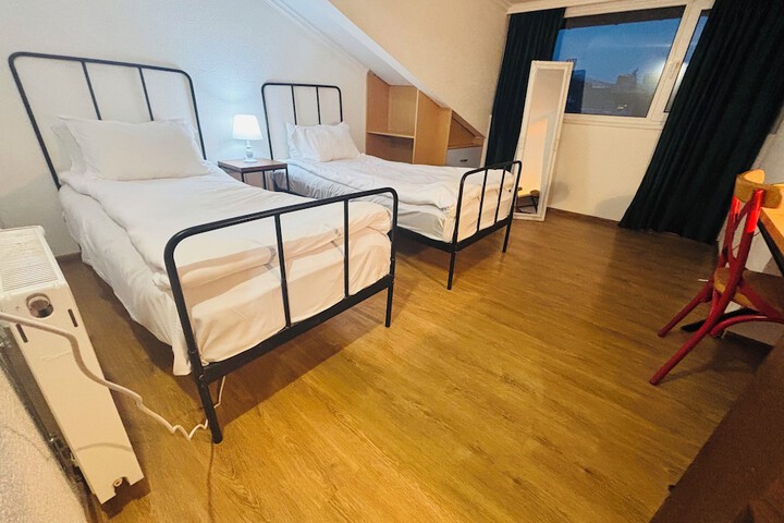 Room 45 of 120