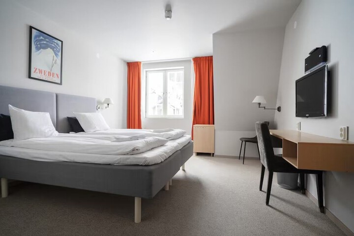 Room 430 of 865
