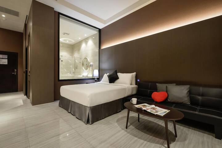 Room 25 of 59
