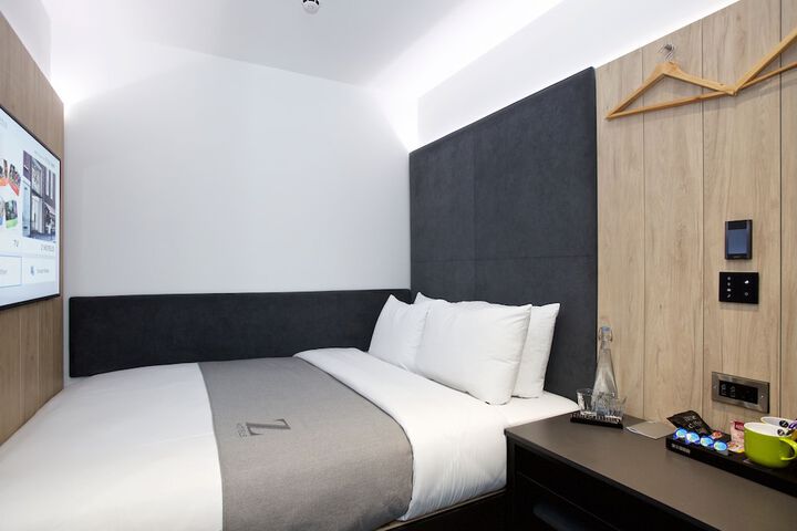 Room 8 of 33