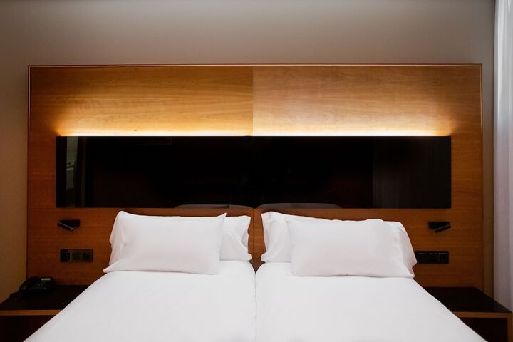 Room 16 of 40
