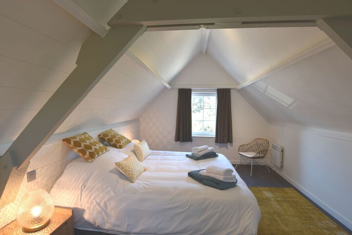 Room 12 of 82