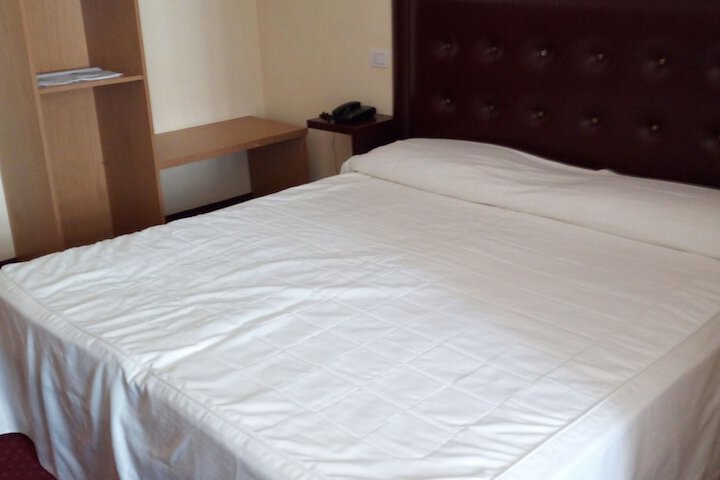Room 10 of 50