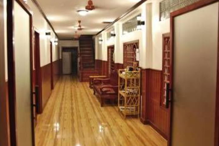Ballroom/Hall 17 of 21