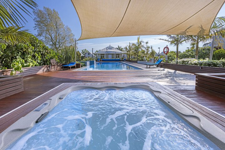 Pools & Facilities