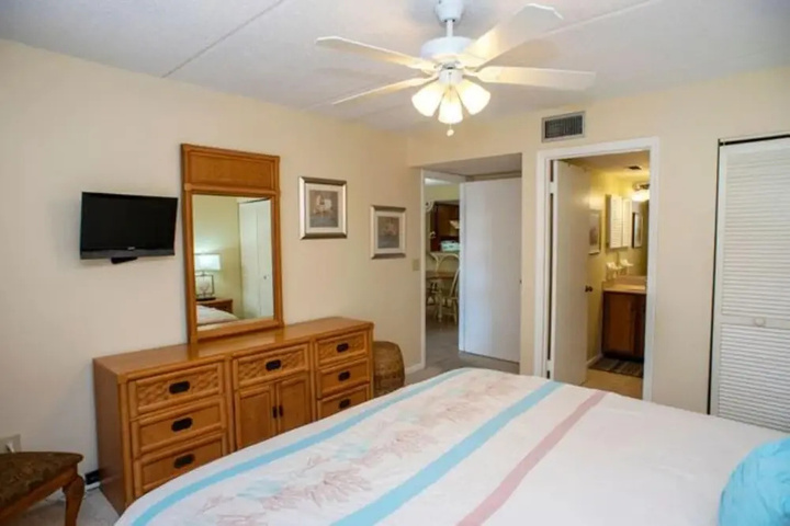 Room 5 of 17