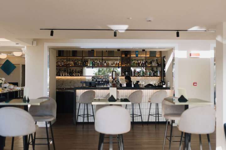 Lounge 100 of 118