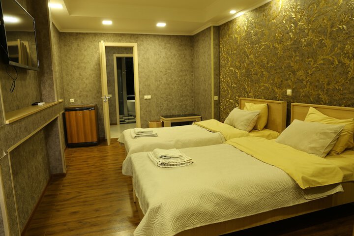 Room 13 of 110