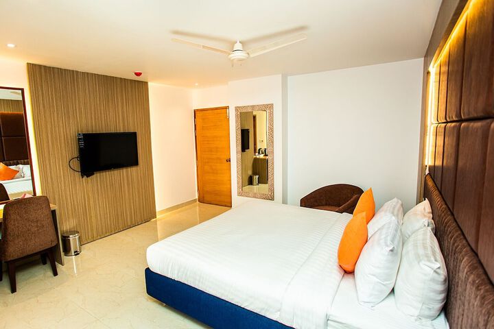 Room 11 of 34