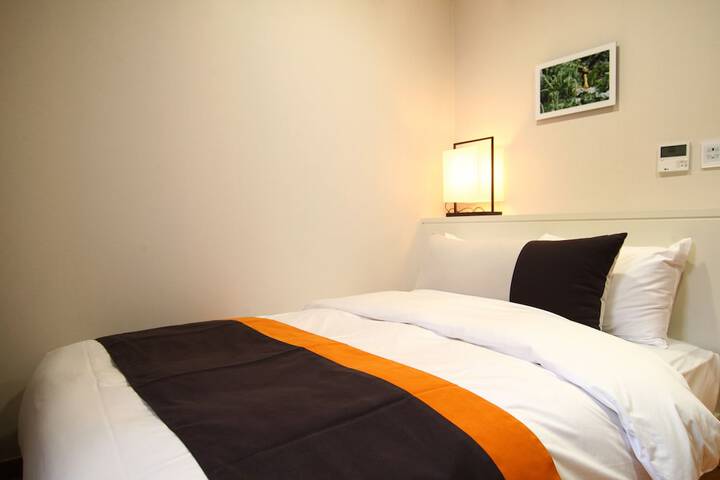 Room 10 of 49