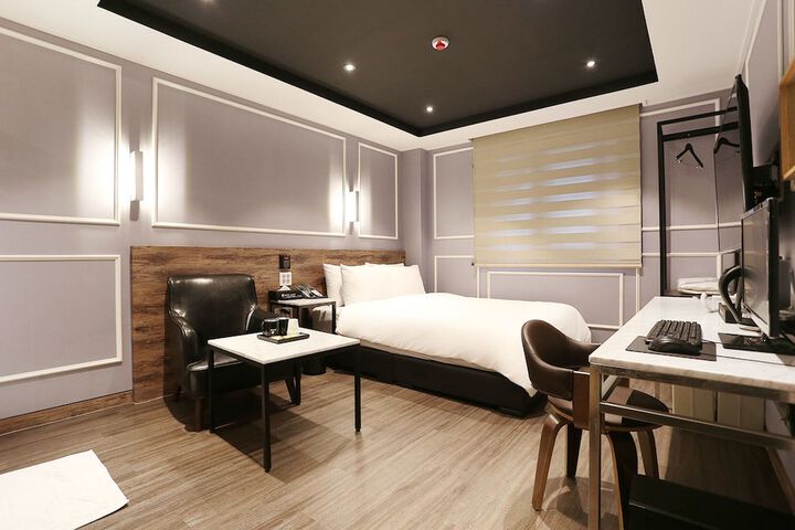 Room 8 of 46