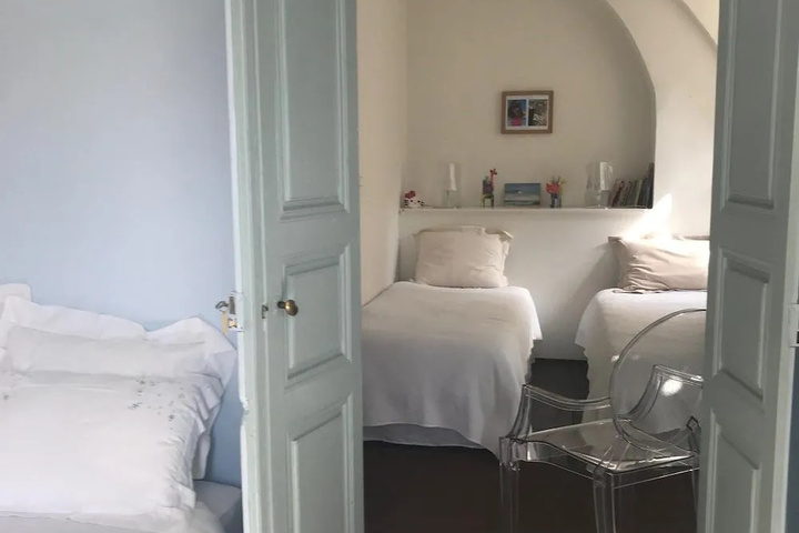 Room 4 of 12